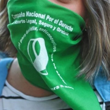 La atacaron por llevar barbijo verde: «Gritaban que estaba bien que mataran feministas porque nosotras matamos bebés»