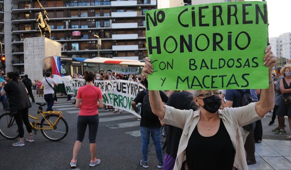 Caballito: manifestación para convocar vecines a la audiencia por el «Parque Lineal»