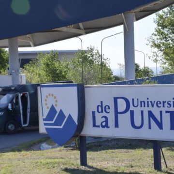 A horas de haber asumido, el gobierno de San Luis intervino la Universidad de La Punta y envió un comando policial para impedir el ingreso